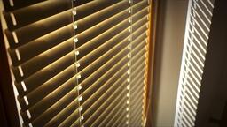 The aluminum Venetian blind IDK with a RONDO plate is suitable for plastic windows